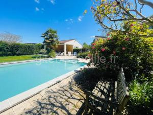 La Villa Mer avec piscine à Saint-Georges-des-Côteaux